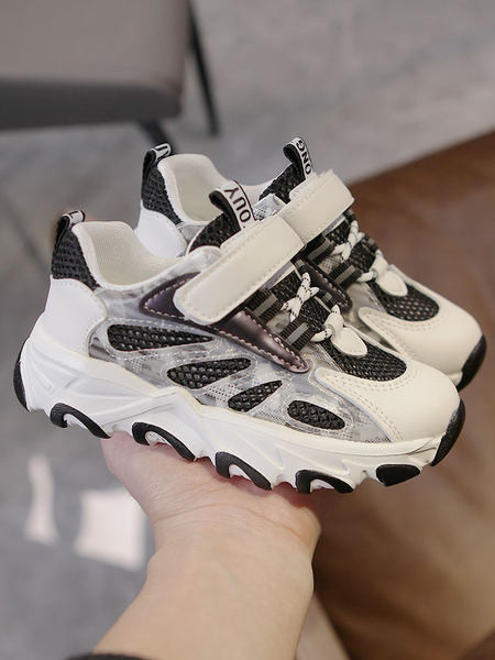 Gyermek tornacipő fehér és rózsaszín színben, matricákkal és nyakkendőkkel