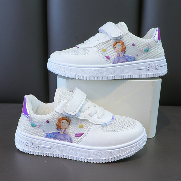 Öko bőrből készült gyerekcipő modell, rátéttel