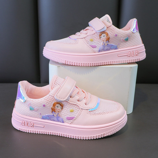 Öko bőrből készült gyerekcipő modell, rátéttel