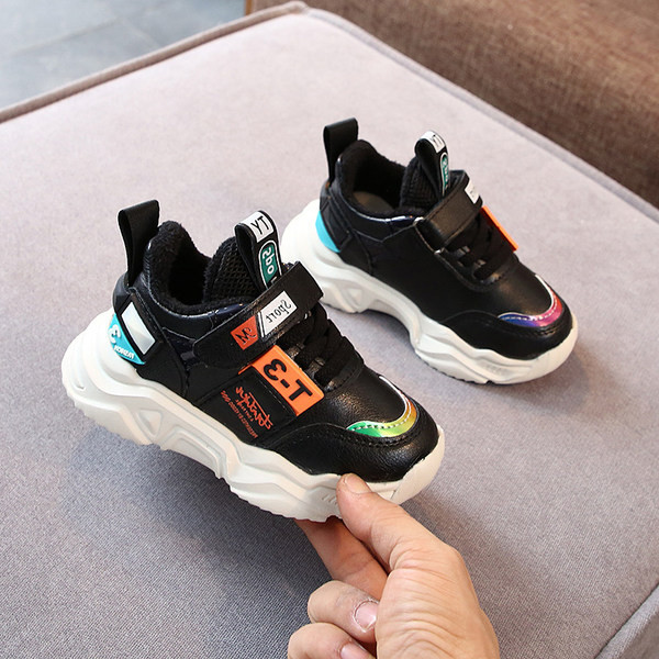 Gyerek tornacipő új modellje durva talppal lányoknak vagy fiúknak