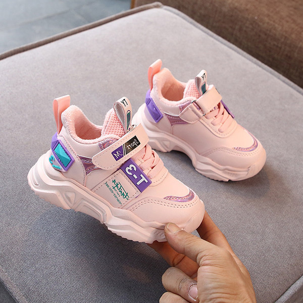 Gyerek tornacipő új modellje durva talppal lányoknak vagy fiúknak