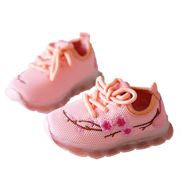 Modern gyerek tornacipő hímzéssel és világító talppal