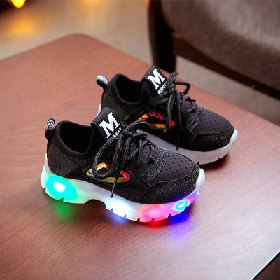 Légáteresztő, fűzős és világító talpú gyerekcipő lányoknak