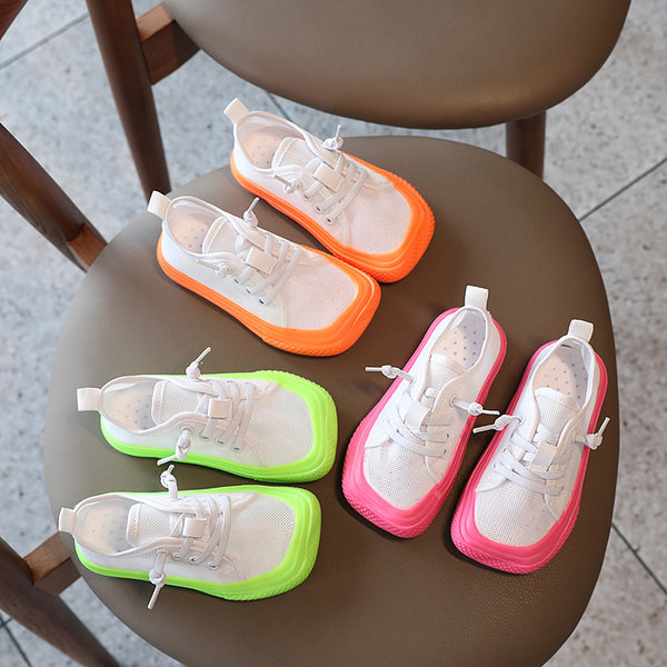 Gyermek tornacipő színes talppal - lányoknak és fiúknak