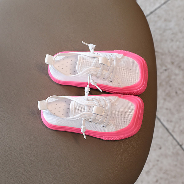 Gyermek tornacipő színes talppal - lányoknak és fiúknak