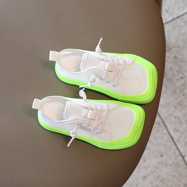 Gyermek tornacipő színes talppal - lányoknak és fiúknak