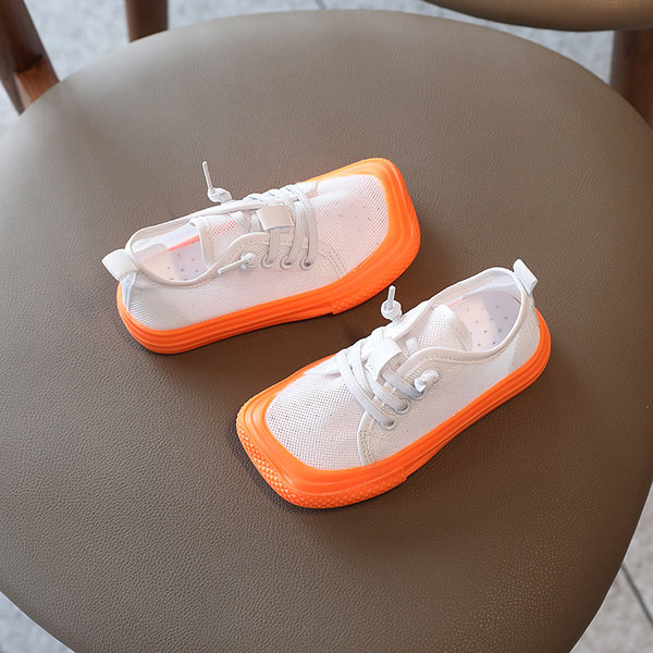 Gyermek tornacipő színes talppal - lányoknak és fiúknak