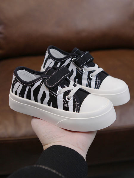 Gyermek tornacipő matricákkal fiúknak és lányoknak