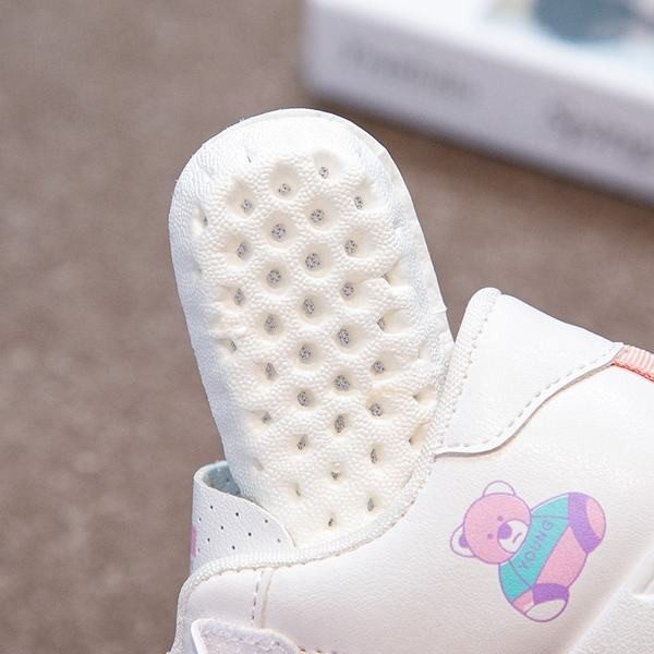 Öko bőrből és hálós anyagból készült új gyerekcipő modell