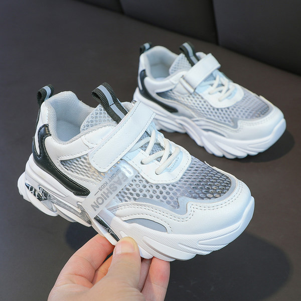 Hálós tornacipő tépőzárral és durva talppal