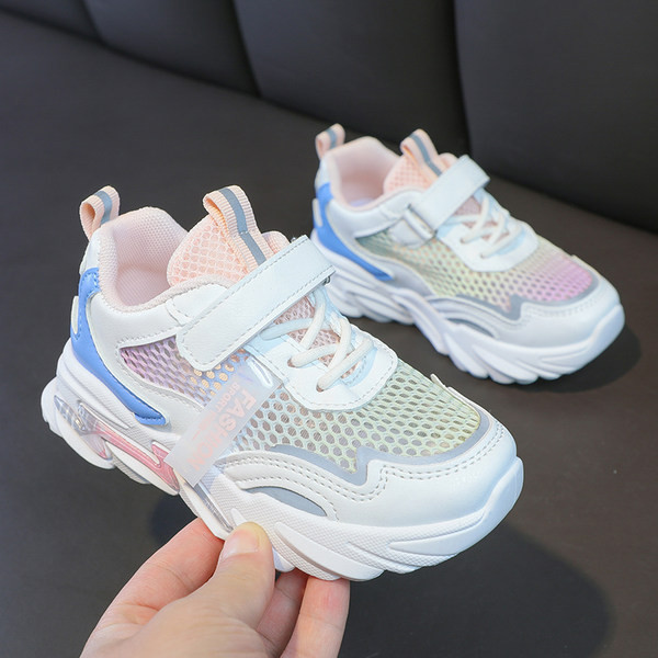 Hálós tornacipő tépőzárral és durva talppal