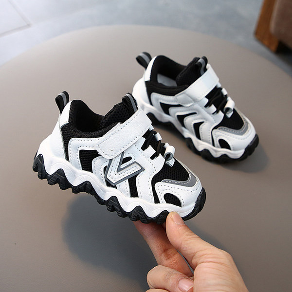 Καθημερινά παιδικά αθλητικά παπούτσια για κορίτσια - σε μαύρο και ροζ χρώμα