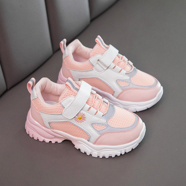 Tavaszi-nyári tornacipők új modellje hálós anyagból