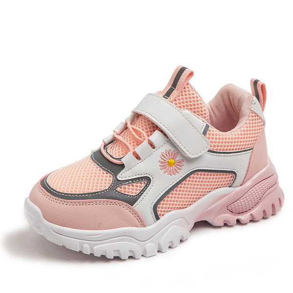 Tavaszi-nyári tornacipők új modellje hálós anyagból