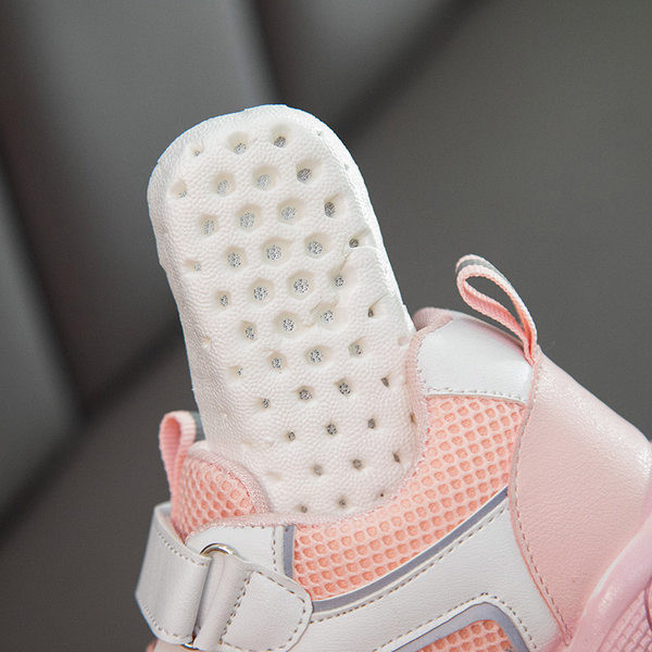 Tavaszi-nyári tornacipők új modellje hálós anyagból