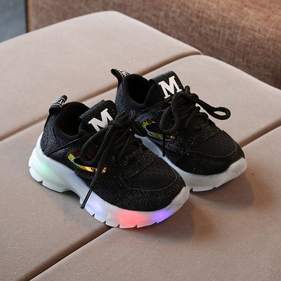 Alkalmi tornacipő durva világító talppal lányoknak