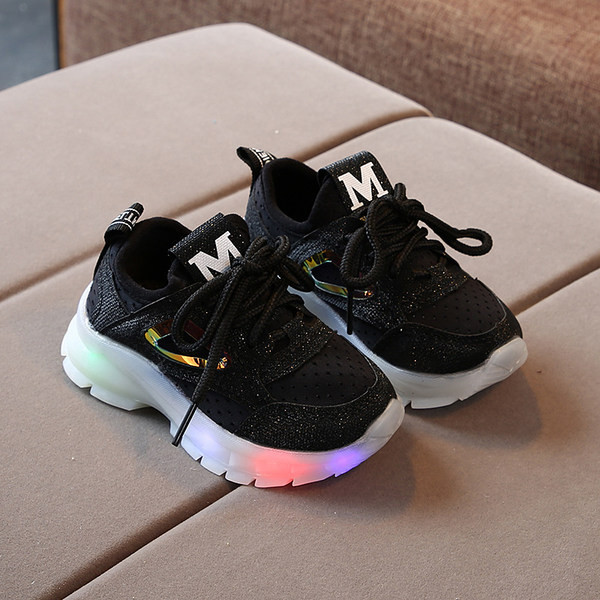 Alkalmi tornacipő durva világító talppal lányoknak