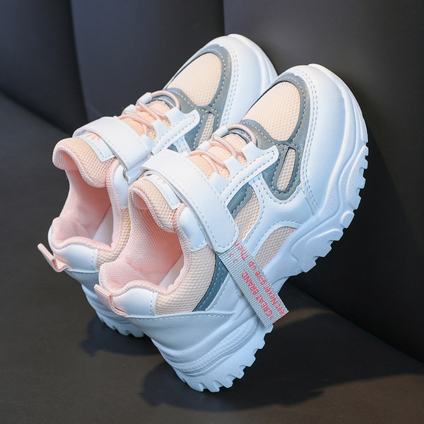 Μοντέρνα αθλητικά παπούτσια για κορίτσια με τραχιά σόλα