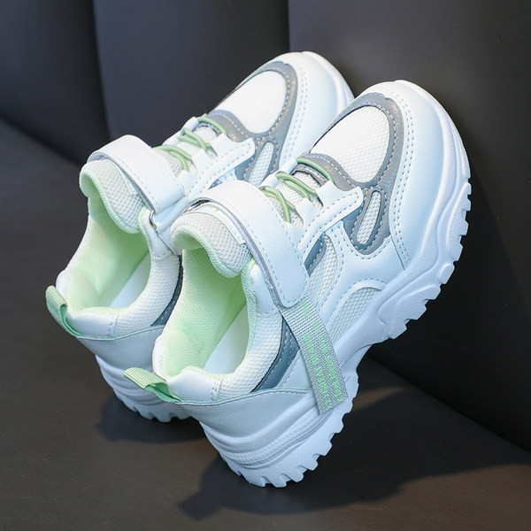 Μοντέρνα αθλητικά παπούτσια για κορίτσια με τραχιά σόλα