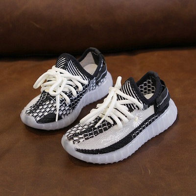 Παιδικά υφασμάτινα αθλητικά παπούτσια με κέντημα και κορδόνια σε τρία χρώματα