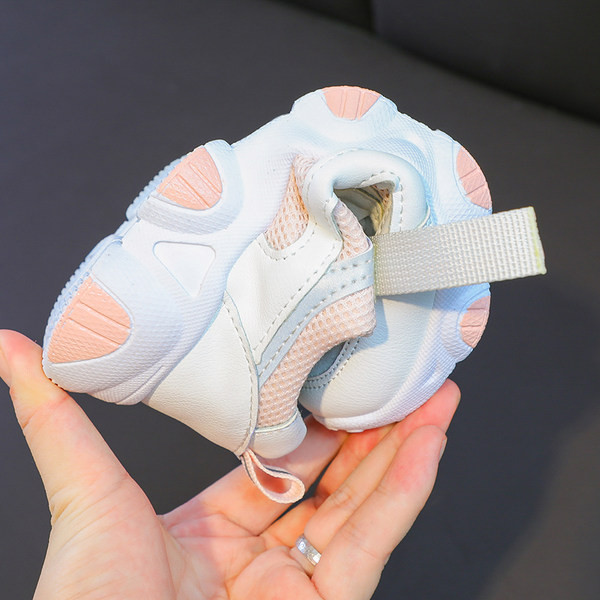 Παιδικά αθλητικά παπούτσια με τραχιά σόλα