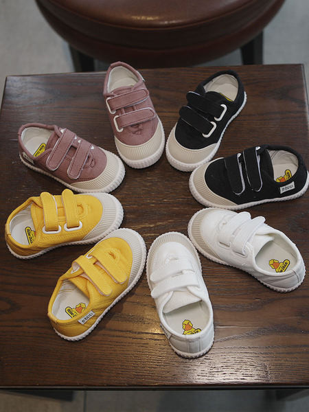 Детски кецове с лепенки и равна подметка - няколко цвята