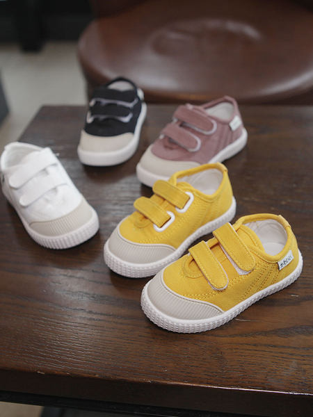 Детски кецове с лепенки и равна подметка - няколко цвята