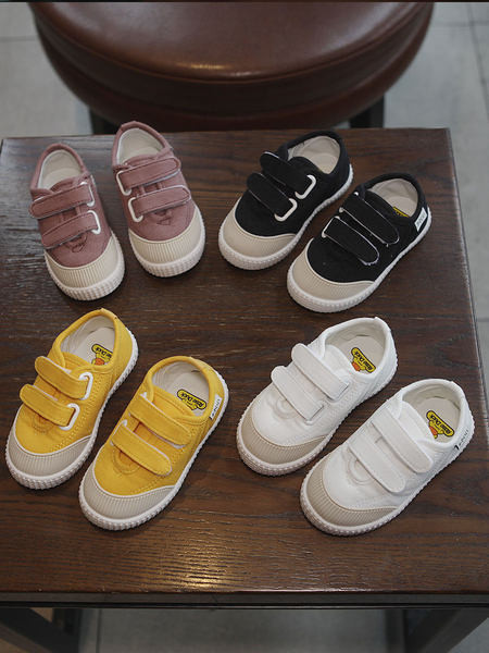 Детски кецове с лепенки и равна подметка - няколко цвята