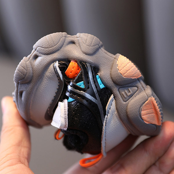 Σύγχρονα παιδικά αθλητικά παπούτσια με τραχιά σόλα - για αγόρια ή κορίτσια