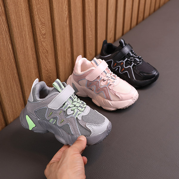 Alkalmi gyerek tornacipő durva talppal fiúknak - három színben