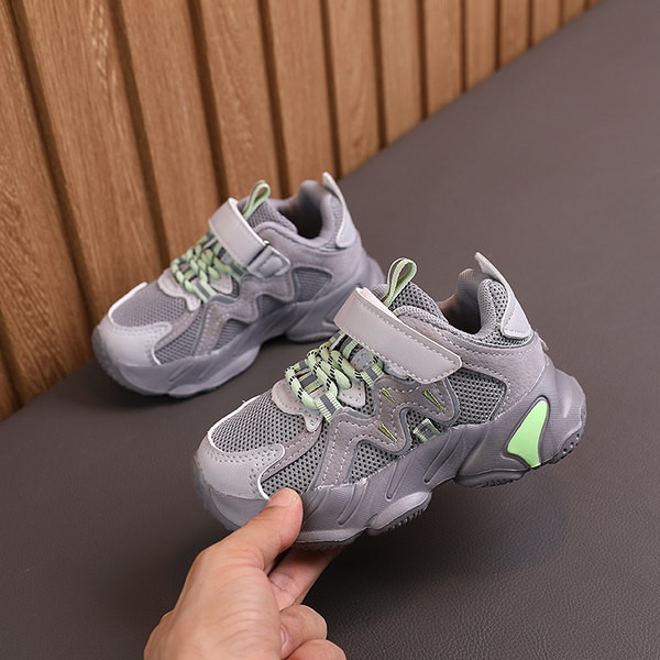 Alkalmi gyerek tornacipő durva talppal fiúknak - három színben