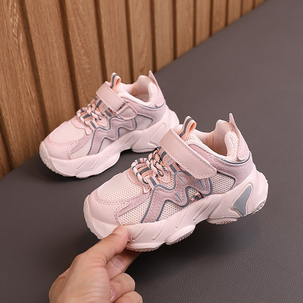 Alkalmi gyerek tornacipő durva talppal fiúknak - három színben