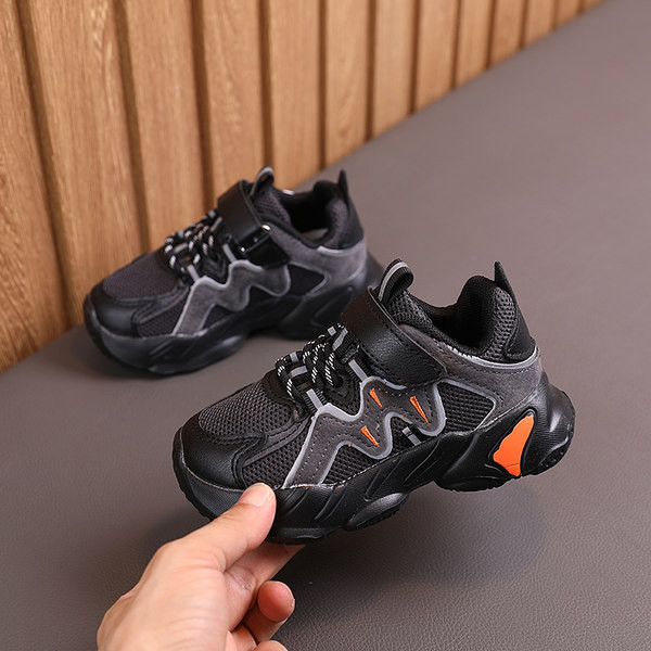 Alkalmi gyerek tornacipő durva talppal fiúknak - három színben