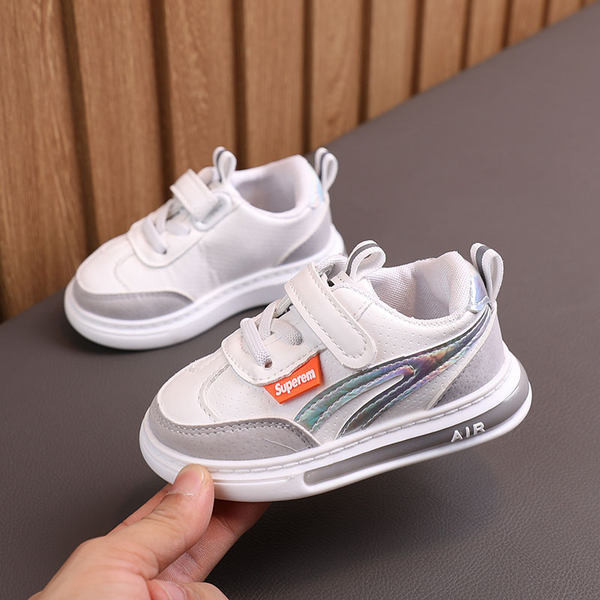 Gyermek tornacipő három színben, izzó talppal