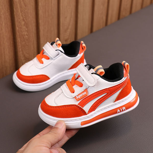 Gyermek tornacipő három színben, izzó talppal