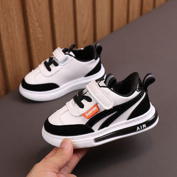 Gyermek tornacipő három színben, izzó talppal