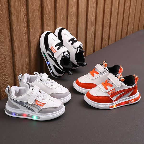 Νέο μοντέλο παιδικά αθλητικά παπούτσια  για αγόρια με λαμπερά πέλματα