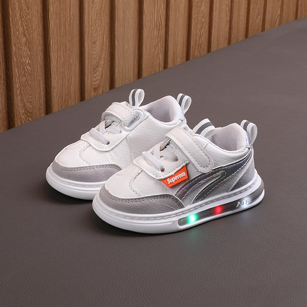 Νέο μοντέλο παιδικά αθλητικά παπούτσια  για αγόρια με λαμπερά πέλματα