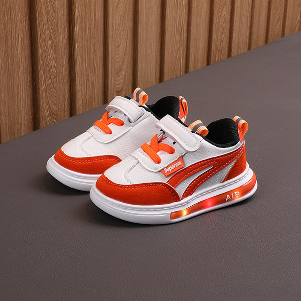 Νέο μοντέλο παιδικά αθλητικά παπούτσια  για αγόρια με λαμπερά πέλματα