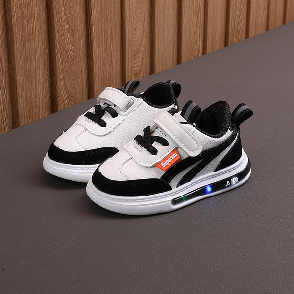 Νέο μοντέλο παιδικά αθλητικά παπούτσια  για αγόρια με λαμπερά πέλματα