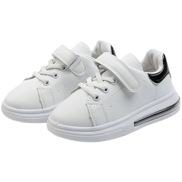 Gyermek tornacipő új modellje matricákkal és légkamrával