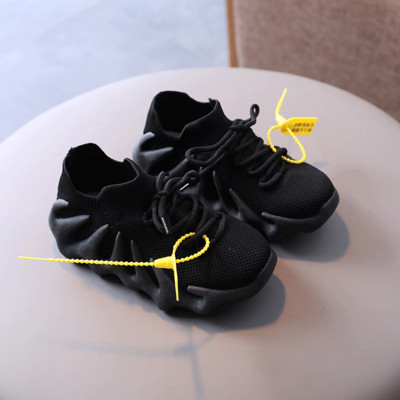 Textilből készült, puha talpú gyerekcipő