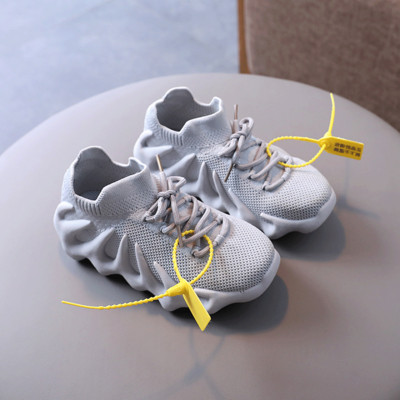 Textilből készült, puha talpú gyerekcipő