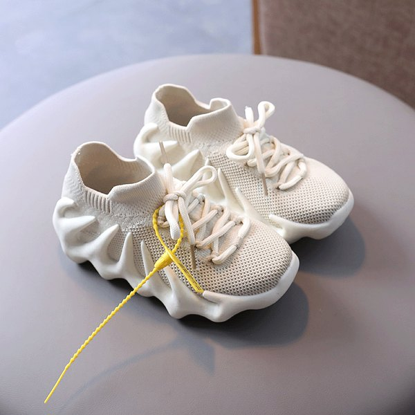 Textilből készült, puha talpú gyerekcipő