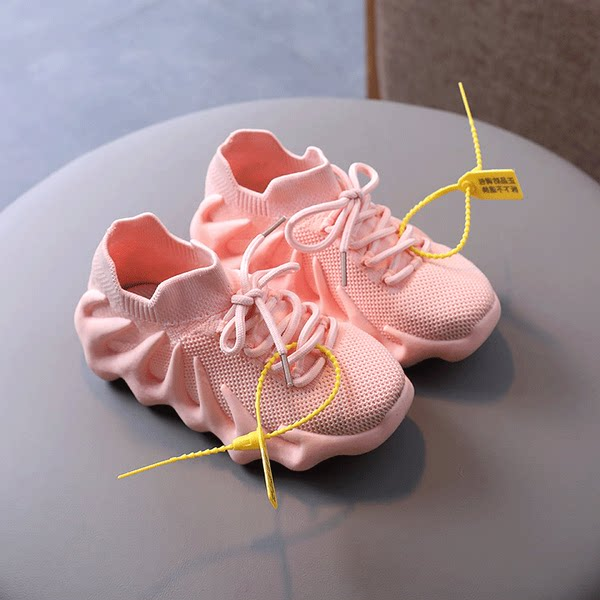 Textilből készült, puha talpú gyerekcipő