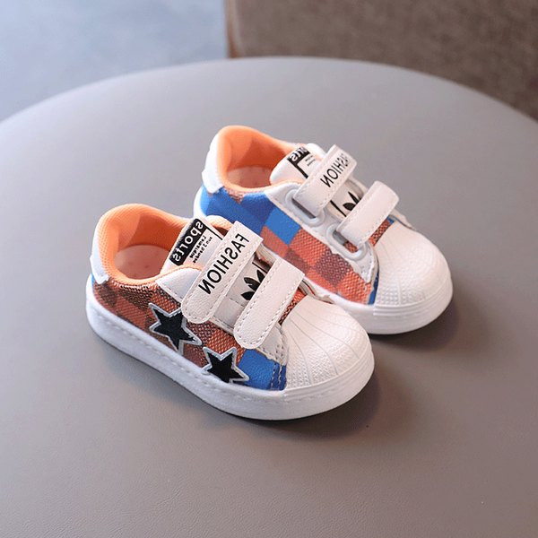 Παιδικά αθλητικά παπούτσια με λουράκια βελκρό και επίπεδη σόλα για αγόρια