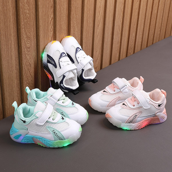 Παιδικά αθλητικά παπούτσια με φωτεινά πέλματα για αγόρια σε τρία χρώματα