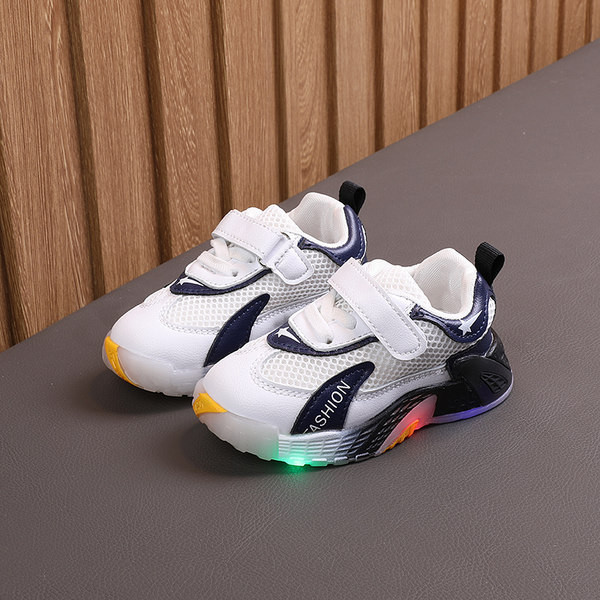 Παιδικά αθλητικά παπούτσια με φωτεινά πέλματα για αγόρια σε τρία χρώματα