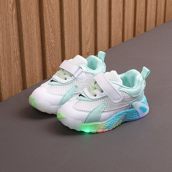 Παιδικά αθλητικά παπούτσια με φωτεινά πέλματα για αγόρια σε τρία χρώματα