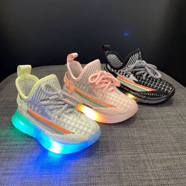 Καλοκαιρινά αθλητικά παπούτσια με κορδόνια και λαμπερά πέλματα